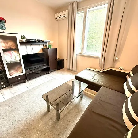 Your - In Front Of The 民宿 瓦爾納