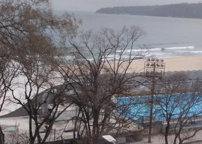 民宿 Your - In Front Of The 瓦爾納